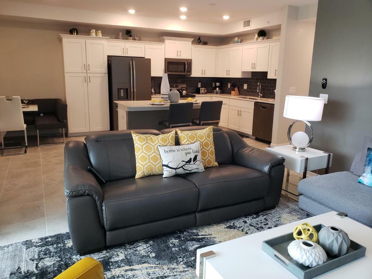 Only 5 Miles From Disney! Free Water Park! 2 Bed, 2 Bath Condo, Sleeps 8 Kissimmee Buitenkant foto