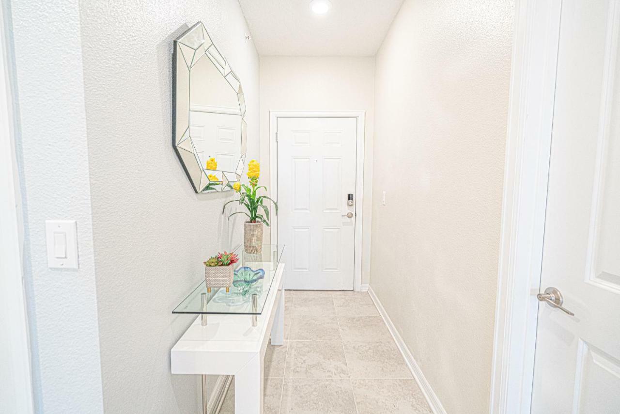 Only 5 Miles From Disney! Free Water Park! 2 Bed, 2 Bath Condo, Sleeps 8 Kissimmee Buitenkant foto